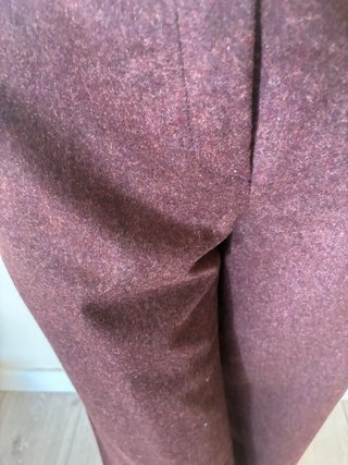 Pantalón  de Hoss de felpa burdeos cuello vuelto