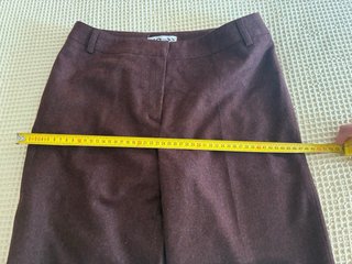 Pantalón  de Hoss de felpa burdeos cuello vuelto