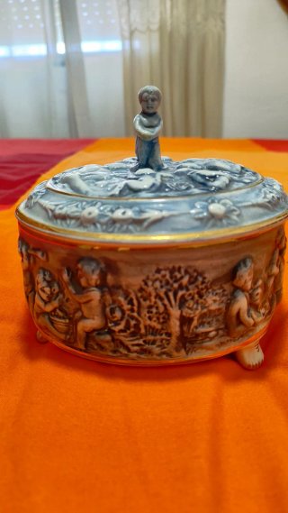 Joyero/cenicero porcelana Capodimonte