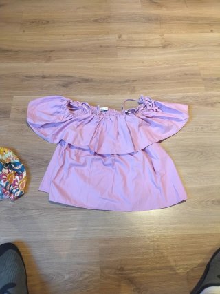 Camisa rosa volantes