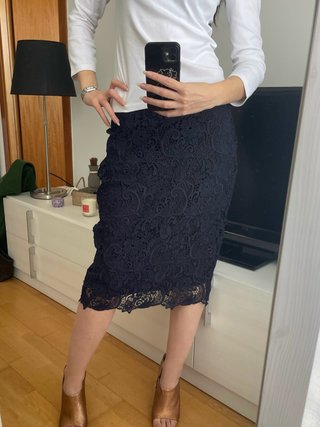 Falda midi de encaje azul Zara