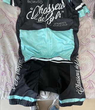 Camisetas y conjunto de ciclismo. Tallas L y XL