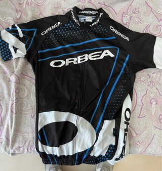 Camisetas y conjunto de ciclismo. Tallas L y XL