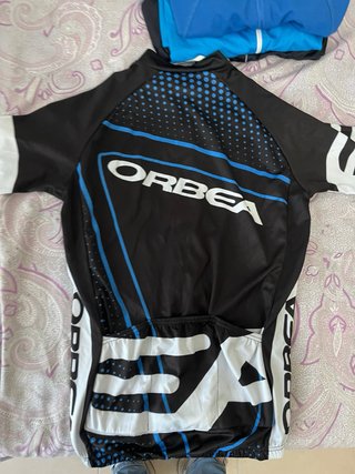 Camisetas y conjunto de ciclismo. Tallas L y XL