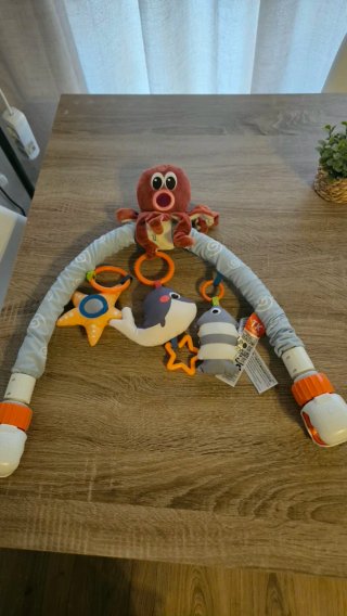 Arco de juegos para bebé con peluches