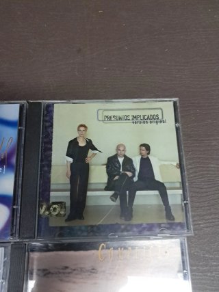 CDs Presuntos Implicados: La Noche, Siete, Versión
