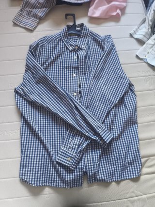 Camisa de cuadros azul y blanco