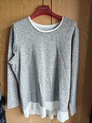 Blusa Cinzenta com Detalhe Plissado