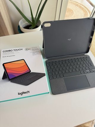 Teclado Logitech Combo Touch Ipad Air 4th gen