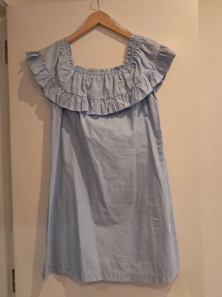 Vestido azul con volantes