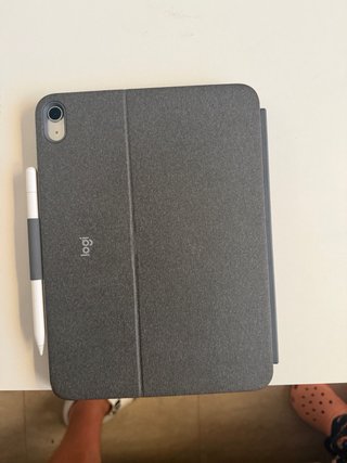 iPad A16 con Funda Teclado y Apple pencil