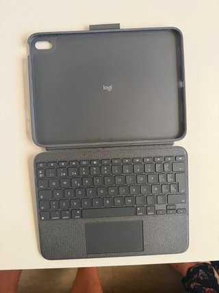 iPad A16 con Funda Teclado y Apple pencil