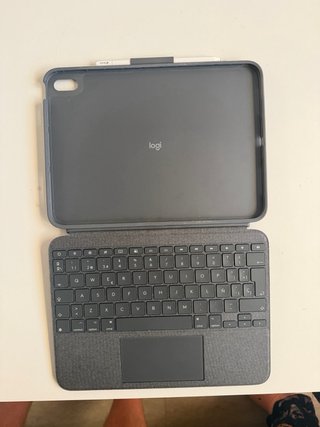 iPad A16 con Funda Teclado y Apple pencil