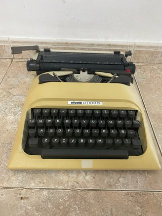 Máquina de escribir Olivetti Lettera 10