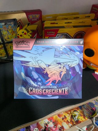 Caja de Entrenador Élite Pokémon Caos Creciente