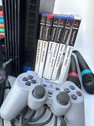 PlayStation 2 + Mandos + Micrófonos + Pulsadores