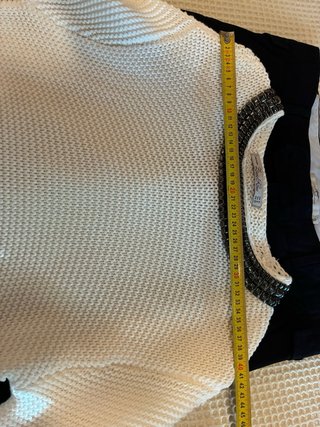 Pantalón negro  BURBERRY  y Top blanco de zara nig