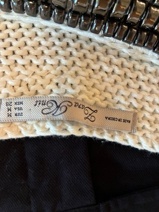 Pantalón negro  BURBERRY  y Top blanco de zara nig