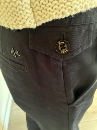 Pantalón negro  BURBERRY  y Top blanco de zara nig