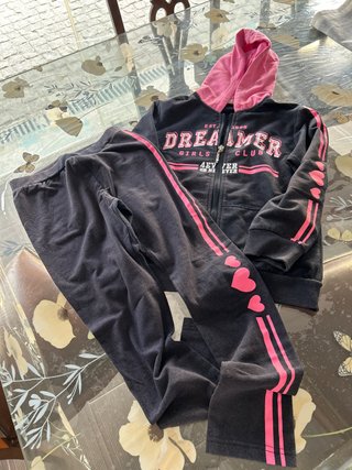 Fato de treino azul e rosa