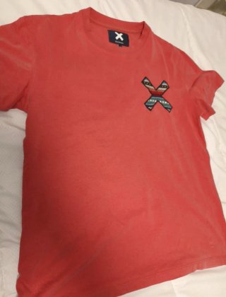 Camiseta X Roja con Diseño X