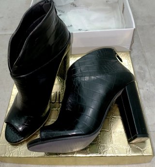 BOTINES PEEP-TOE POLIPIEL EFECTO COCODRILO ESTRENO