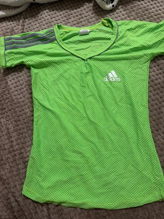 Camiseta deportiva Adidas verde