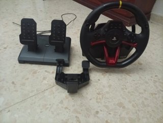 Volante Thrustmaster para PlayStation y pc