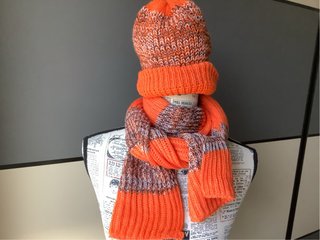 Conjunto gorro y bufanda naranja