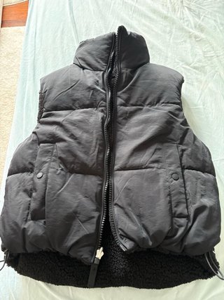 Chaleco negro acolchado reversible