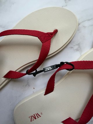 Chanclas Zara Rojas y Blancas Talla 40