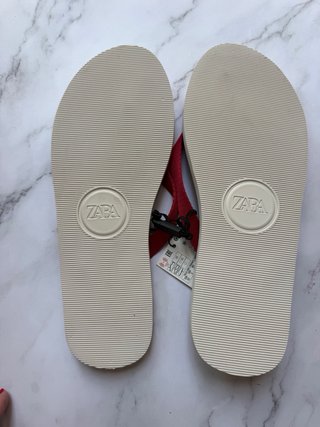 Chanclas Zara Rojas y Blancas Talla 40