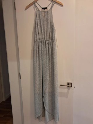 Vestido New Look verde con flores blancas