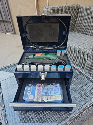 Mini taladro Kraft Tech con accesorios y maletín