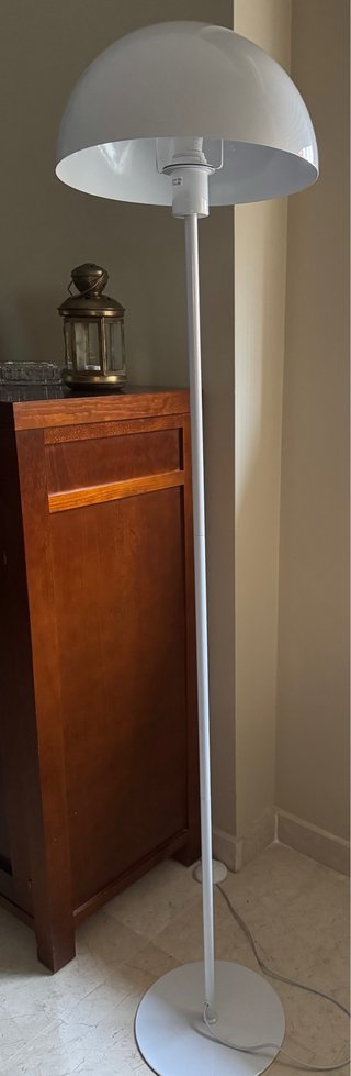 Lámpara de pie moderna blanca Maison du Monde