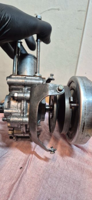 Bloque motor con cigüeñal, biela y pistón