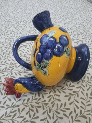 Botijo de cerámica con forma de gallo