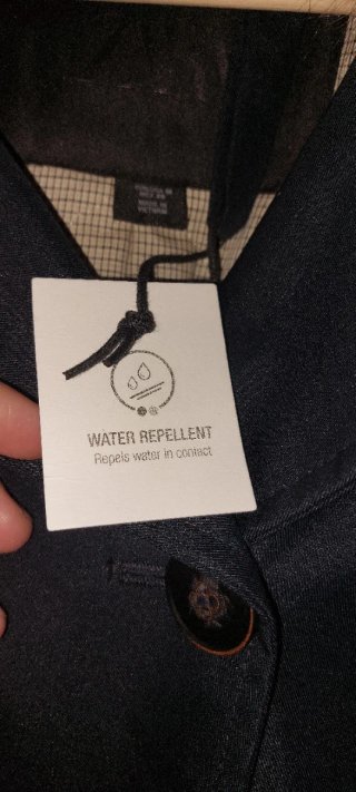 Abrigo Zara con capucha y cuello de pelo.