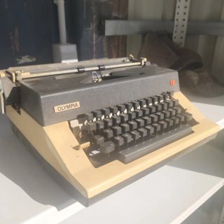 Máquina de escribir Olympia