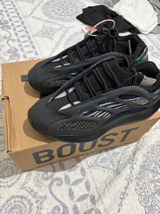 Adidas Yeezy 700 v3
