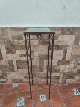 Mesa Auxiliar de Hierro y Cristal