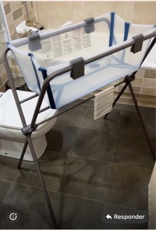 Bañera para bebé con soporte plegable Stokke