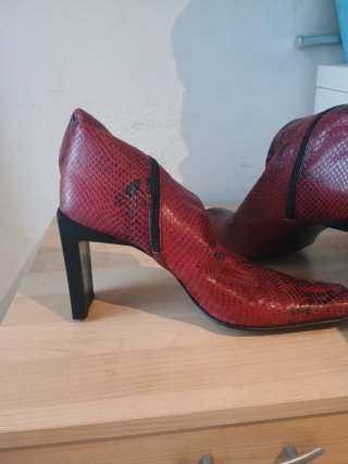 Botines granates piel serpiente talla 41