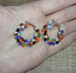 Aros de cuentas multicolor