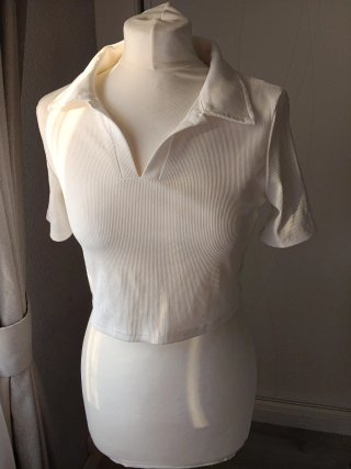 Camiseta tipo polo blanca