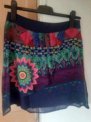 Falda corta Desigual