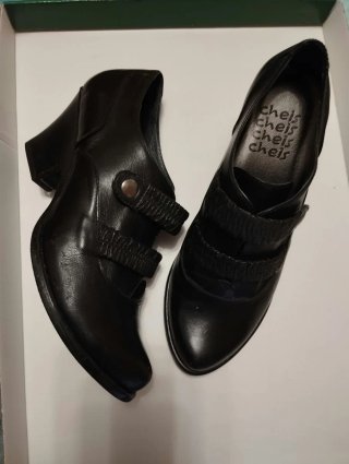 Botines negros Cheis