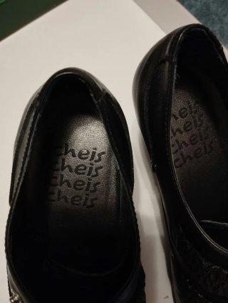 Botines negros Cheis