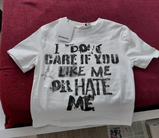 Camiseta Bershka I DON'T CARE Talla M Con etiqueta