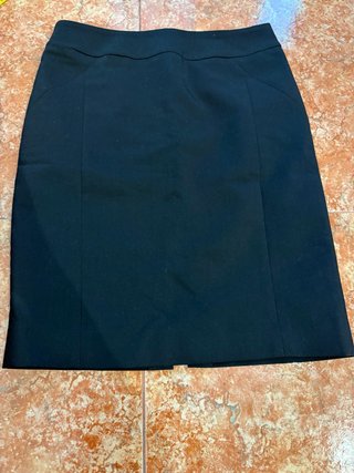 Falda de traje negra